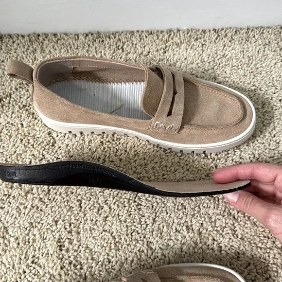 VIONIC Uptown Suede Loafers beige Sz 7 packable - Picture 8 of 10